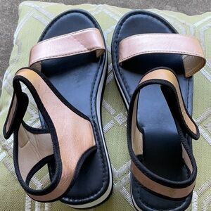 Brand? Copper color sz 8